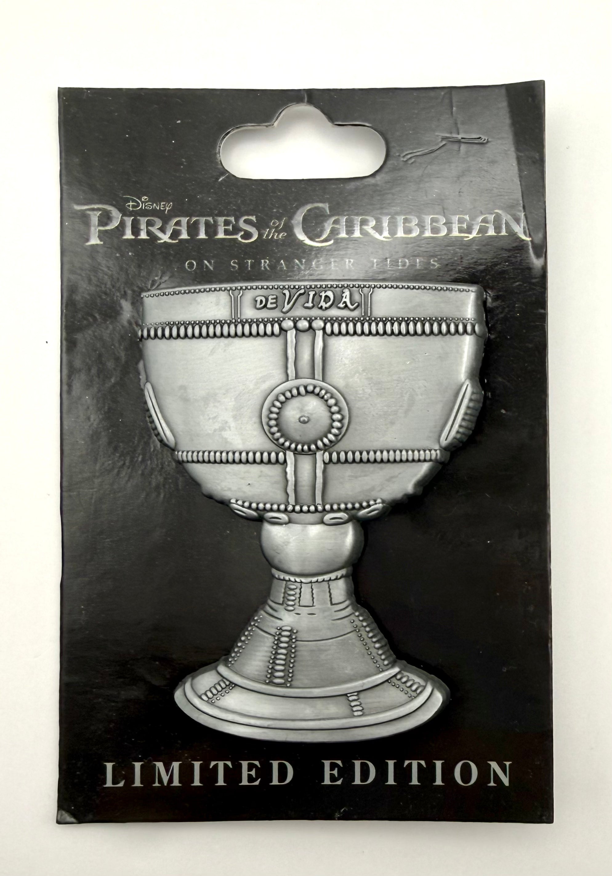 DSF Pirates Of The Caribbean Fountain Of Youth Chalice Jumbo Pin LE 300
